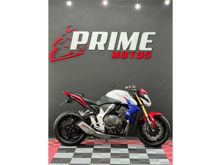HONDA - CB 1000R - 2015/2015 - Branca - R$ 55.900,00