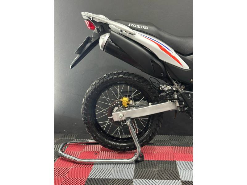HONDA - XRE 300 - 2017/2017 - Branca - R$ 25.900,00