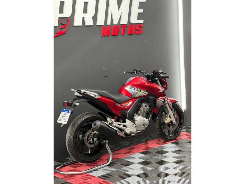 HONDA - CB 250F TWISTER - 2022/2022 - Vermelha - R$ 23.900,00