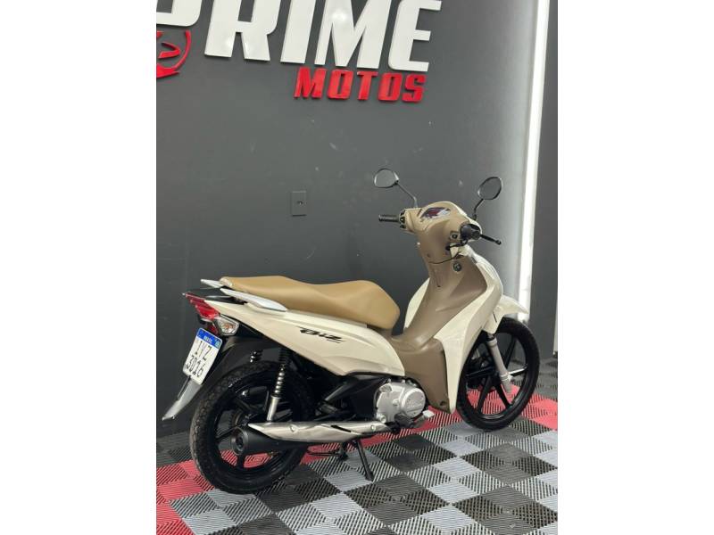 HONDA - BIZ 125 - 2018/2018 - Branca - R$ 15.900,00