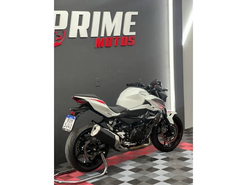 KAWASAKI - Z400 - 2022/2022 - Branca - R$ 30.900,00