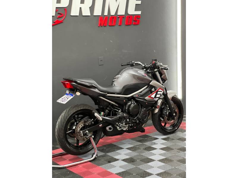 YAMAHA - XJ6 N - 2015/2015 - Cinza - R$ 41.900,00