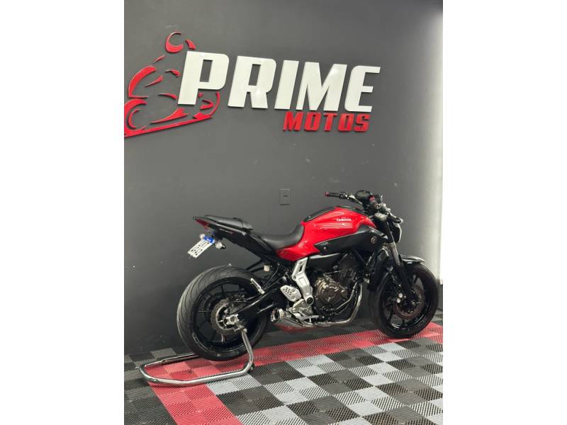 YAMAHA - MT - 2016/2016 - Vermelha - R$ 38.900,00