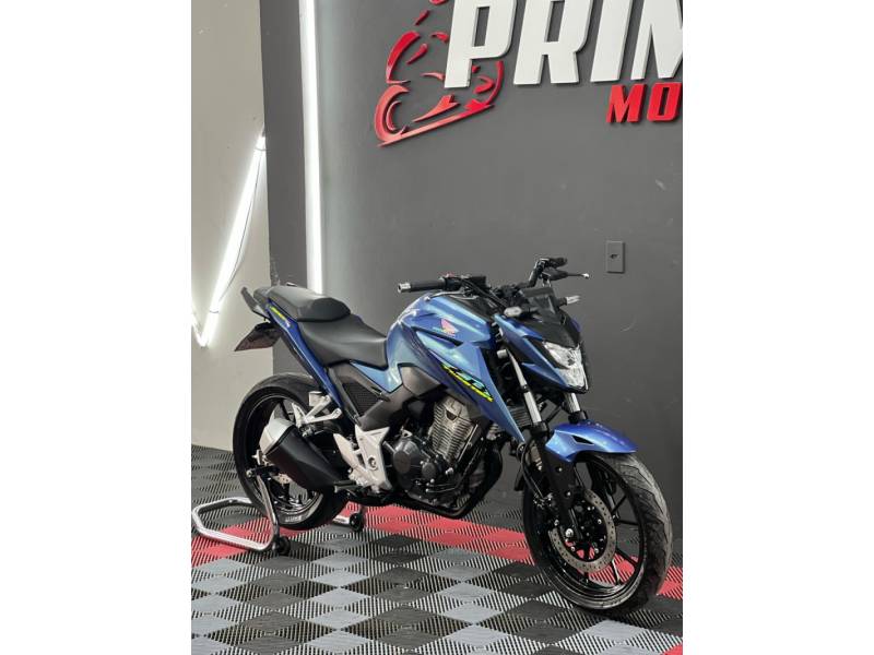 HONDA - CB 300F TWISTER - 2023/2023 - Azul - R$ 28.900,00