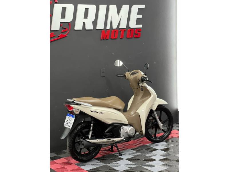 HONDA - BIZ 125 - 2018/2018 - Branca - R$ 15.900,00