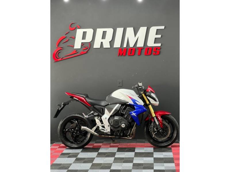HONDA - CB 1000R - 2013/2013 - Branca - R$ 53.900,00