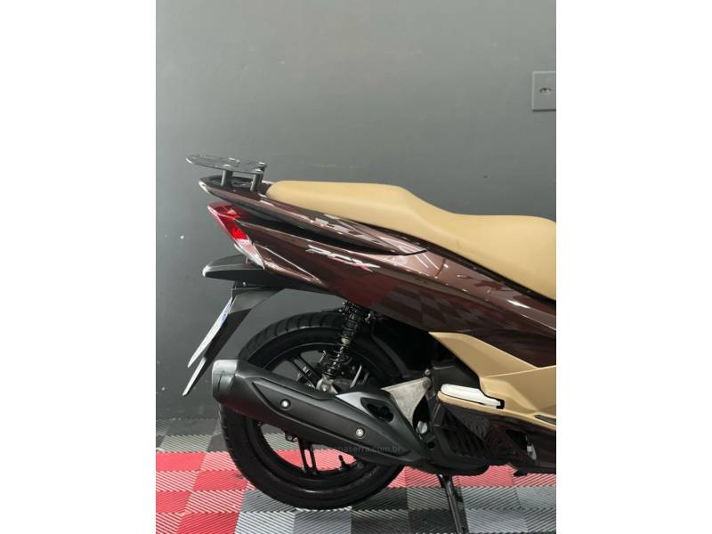 HONDA - PCX - 2017/2017 - Marrom - R$ 14.900,00