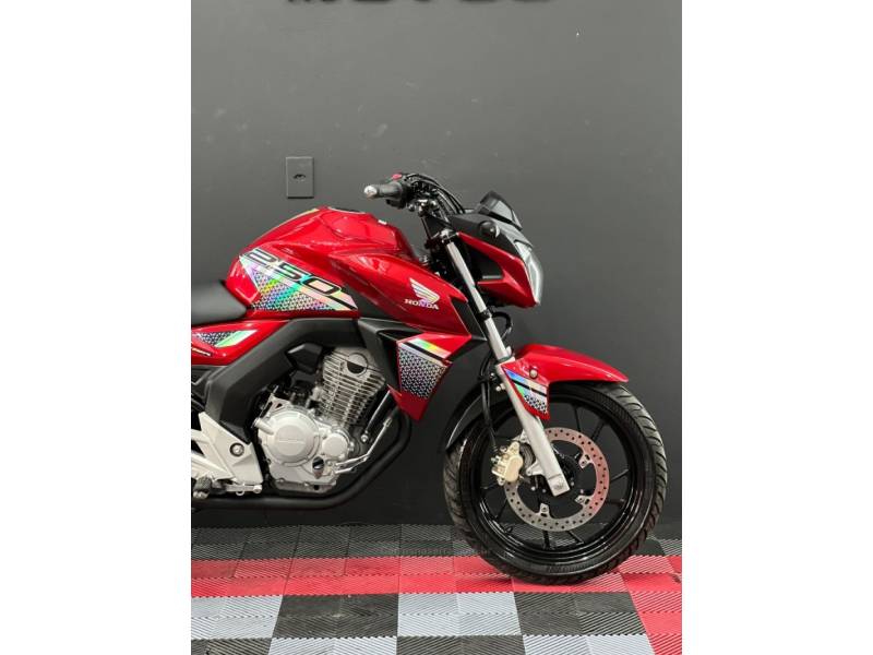 HONDA - CB 250F TWISTER - 2022/2022 - Vermelha - R$ 23.900,00