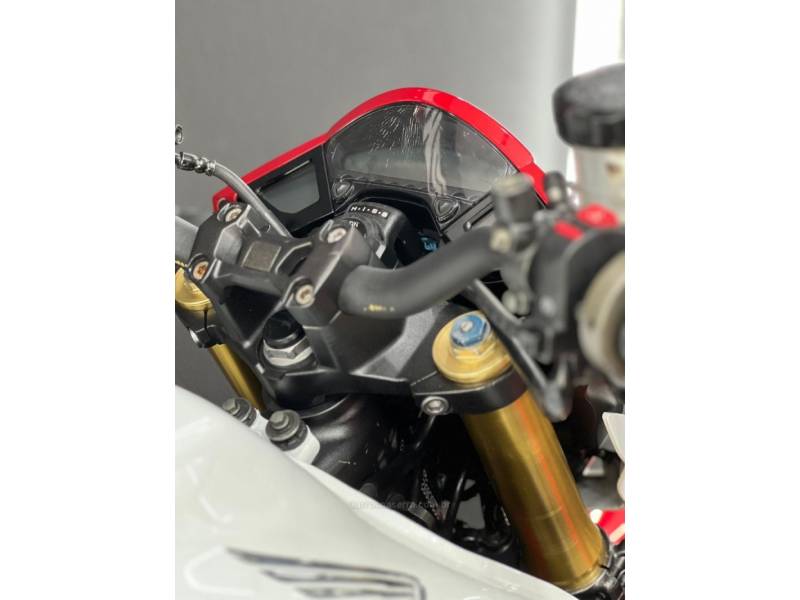 HONDA - CB 1000R - 2013/2013 - Branca - R$ 53.900,00