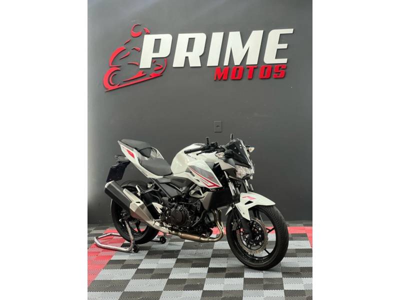KAWASAKI - Z400 - 2022/2022 - Branca - R$ 30.900,00