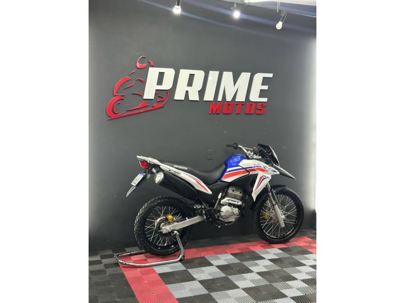 HONDA - XRE 300 - 2017/2017 - Branca - R$ 25.900,00