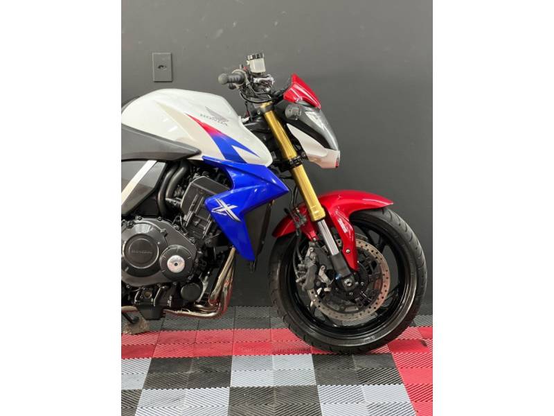 HONDA - CB 1000R - 2013/2013 - Branca - R$ 53.900,00
