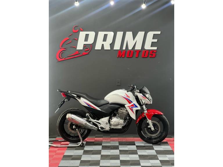 HONDA - CB 300R - 2014/2014 - Branca - R$ 16.900,00