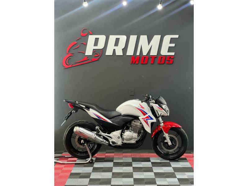 HONDA - CB 300R - 2014/2014 - Branca - R$ 16.900,00