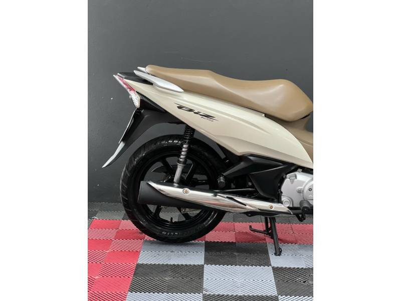 HONDA - BIZ 125 - 2018/2018 - Branca - R$ 15.900,00