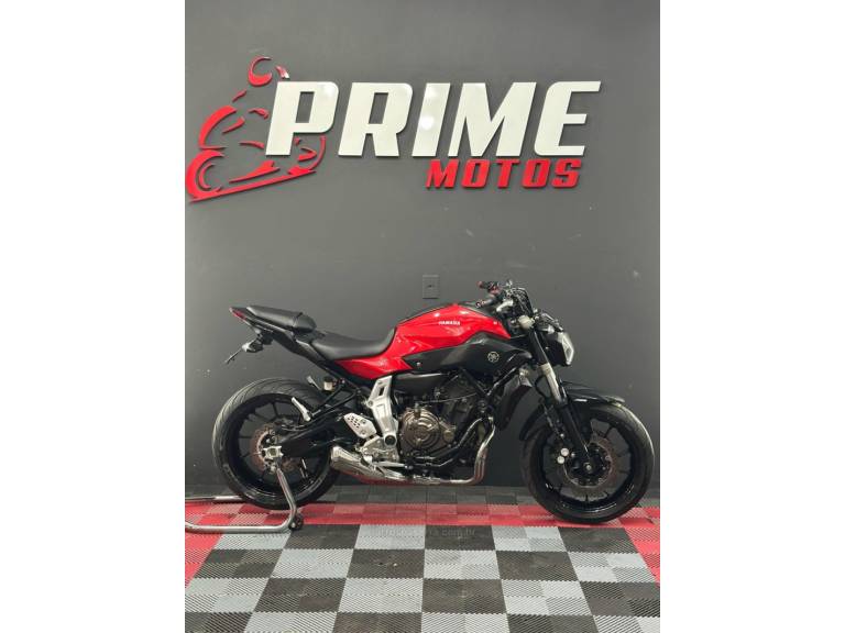 YAMAHA - MT - 2016/2016 - Vermelha - R$ 38.900,00