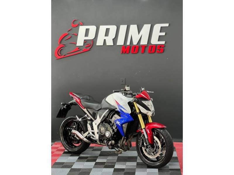 HONDA - CB 1000R - 2013/2013 - Branca - R$ 53.900,00