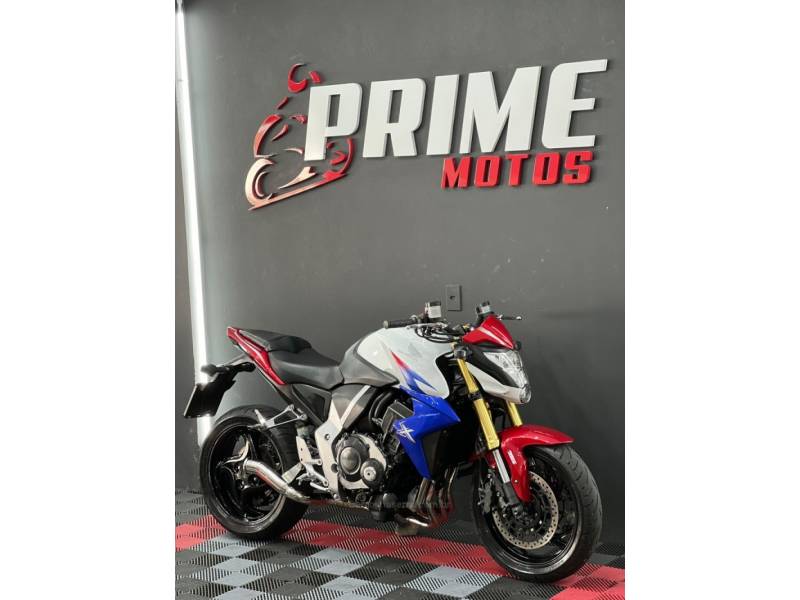 HONDA - CB 1000R - 2013/2013 - Branca - R$ 53.900,00