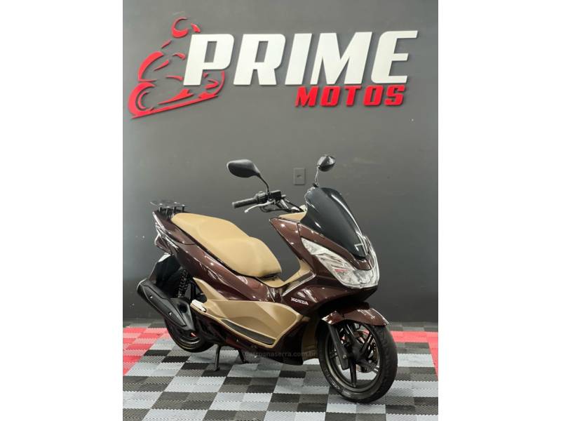 HONDA - PCX - 2017/2017 - Marrom - R$ 14.900,00