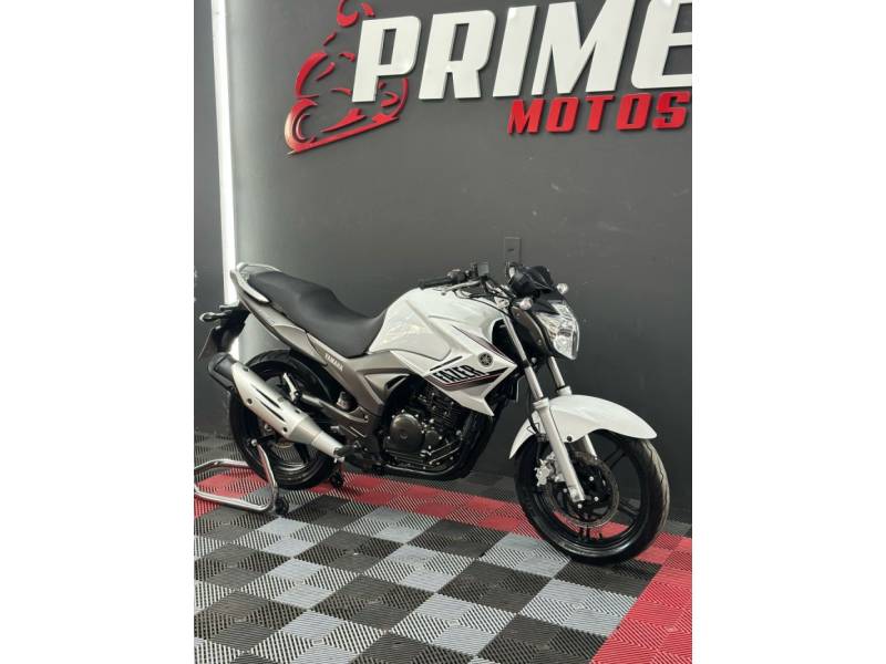 YAMAHA - FAZER - 2015/2015 - Branca - R$ 16.900,00