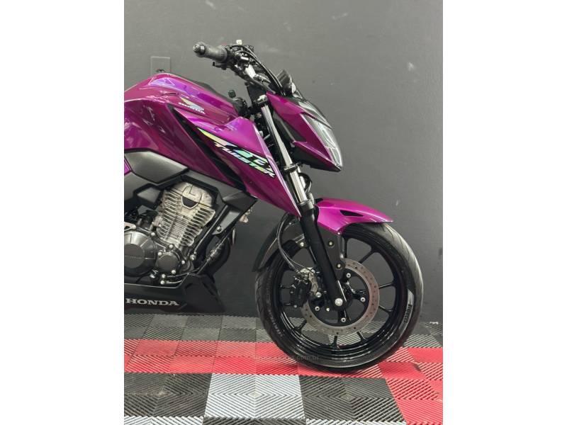 HONDA - CB 300F TWISTER - 2023/2023 - Roxa - R$ 27.900,00