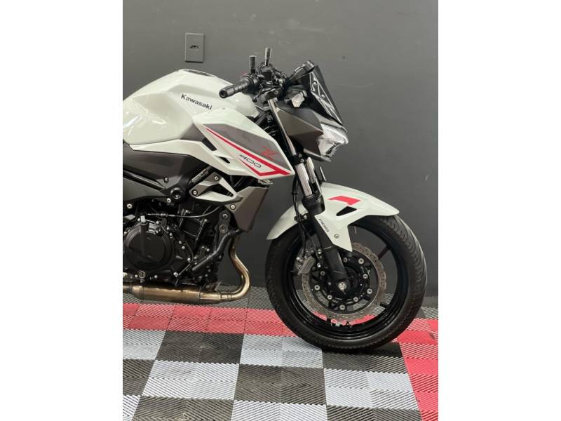KAWASAKI - Z400 - 2022/2022 - Branca - R$ 30.900,00