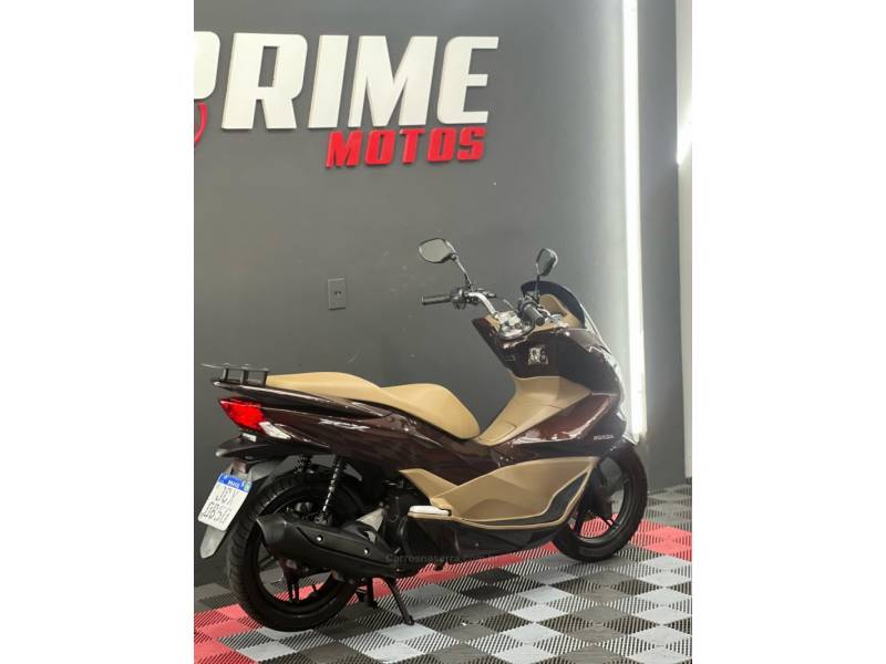 HONDA - PCX - 2017/2017 - Marrom - R$ 14.900,00
