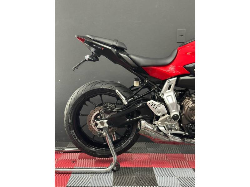 YAMAHA - MT - 2016/2016 - Vermelha - R$ 38.900,00