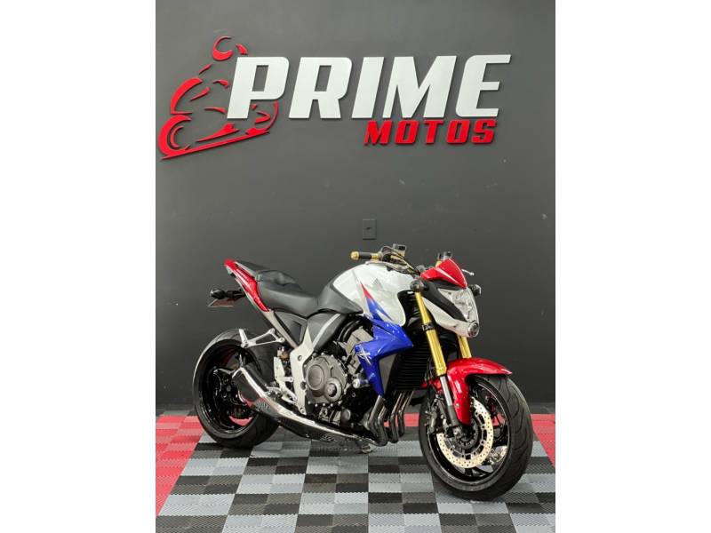 HONDA - CB 1000R - 2015/2015 - Branca - R$ 55.900,00